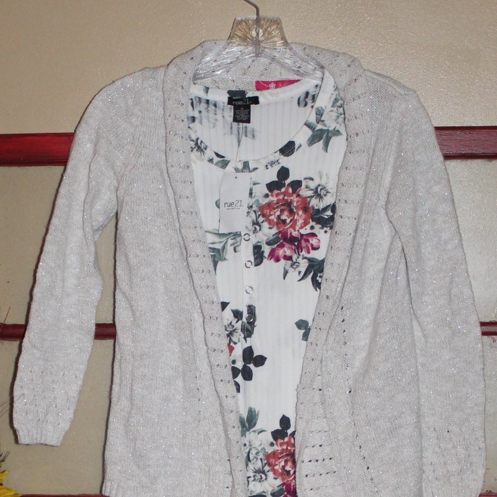 $3/30 Girls Knit Cardigan Sweater - Picture 4 of 4